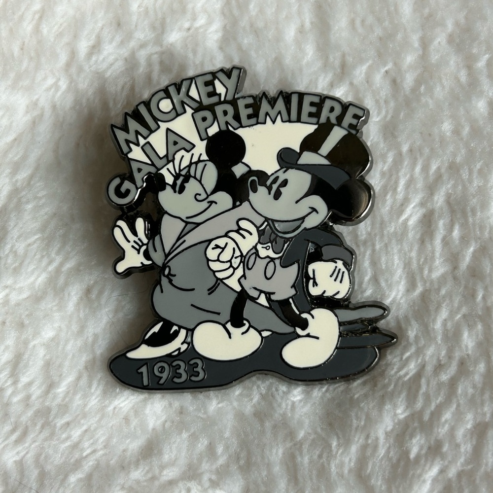 Mickey Gala Premier Pin 2001